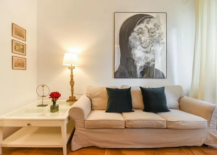 Stay In Style: Central 1Br With Vintage Touches And Balcony Bucureşti